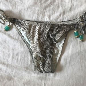 Vix bikini bottom, snakeskin print, green beads, s